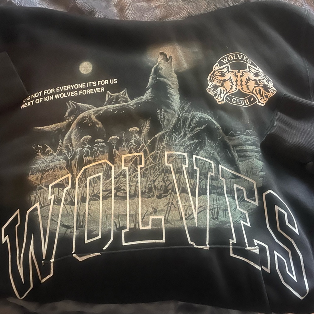 Black Wolves Graphic Sweatshirt